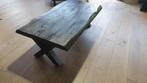 Zwarte mangohouten boomstam salontafel van 115x65cm