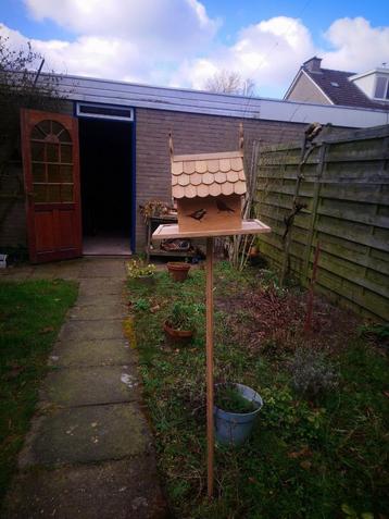 Vogelhuisje beschikbaar voor biedingen