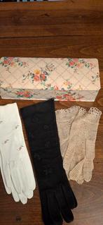 Vintage handschoenen doos met handschoenen., Ophalen of Verzenden