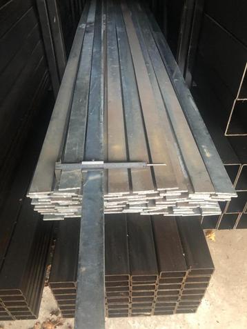 gegalniviseerde strip, plat, rond     Lengte 6 meter beschikbaar voor biedingen