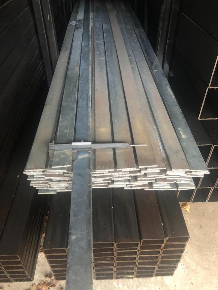 gegalniviseerde strip, plat, rond     Lengte 6 meter, Doe-het-zelf en Verbouw, Plinten en Afwerking, Nieuw, Overige typen, Overige materialen