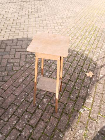 Vintage hoge planten tafel of pydestal jaren 50. beschikbaar voor biedingen