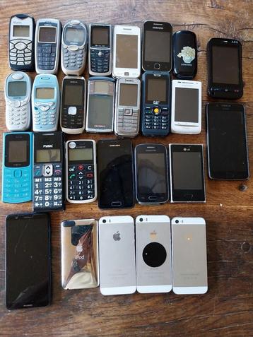 28 niet werkende telefoons.. beschikbaar voor biedingen