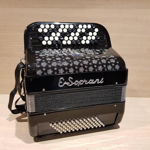 E.Soprani knop-accordeon B-Griff 72 bassen 2-korig incl. bag, Muziek en Instrumenten, Accordeons, Nieuw, Knopaccordeon, 72-bas