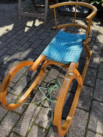 houten kinderslee beschikbaar voor biedingen