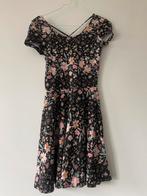 Zwarte zomerjurk xs 34 met bloemenpatroon Clockhouse, Ophalen, Zo goed als nieuw, Maat 34 (XS) of kleiner, Zwart