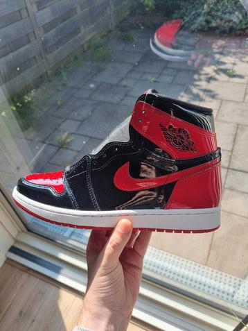 Air Jordan 1 Patent Bred maat 42,5  beschikbaar voor biedingen