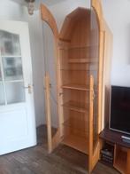 Vintage vitrine kast met massief houten deuren., 150 tot 200 cm, 25 tot 50 cm, 50 tot 100 cm, Ophalen of Verzenden