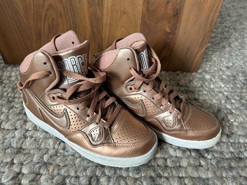 NIKE WMNS SON OF FORCE MID sneaker maat 37,5, Kinderen en Baby's, Kinderkleding | Schoenen en Sokken, Zo goed als nieuw, Schoenen
