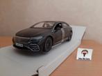 Mercedes Benz EQS donkergrijs metallic 2022 van Maisto 1:24