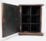 1573. Miniatuurkastje met bronzen plaquette, ca. 1870-1900, Antiek en Kunst, Ophalen of Verzenden