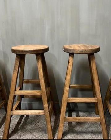 Barkrukken. Stevige en degelijke houten kruk  elmwood beschikbaar voor biedingen