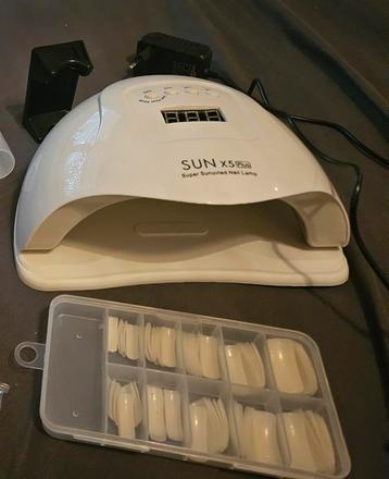 Gelnagel set incl lamp en nageltips e.d. beschikbaar voor biedingen