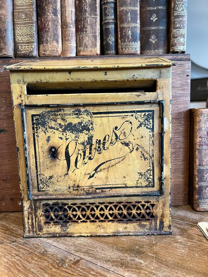 OUD FRANS BRIEVENBUSJE BLIK, Antiek en Kunst, Curiosa en Brocante, Ophalen of Verzenden