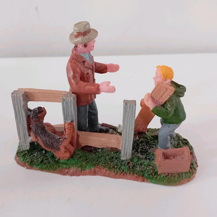 Lemax mending fences, retired, Lemax figuur, Diversen, Kerst, Ophalen of Verzenden