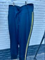 Blauwe broek met gele bies | Maat XL / 42, Blauw, Maat 42/44 (L), Ophalen of Verzenden, Zo goed als nieuw