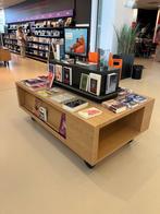 Verrijdbare grote displaytafel houtlook met displaystuk, Huis en Inrichting, Ophalen, Gebruikt