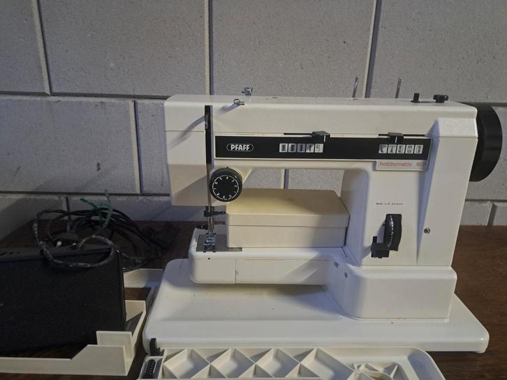 Pfaff Hobbymatic 801 Naaimachine in Koffer, Hobby en Vrije tijd, Naaimachines en Toebehoren, Ophalen of Verzenden