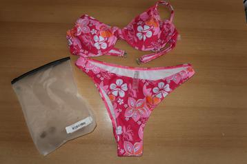 Nieuwe roze bikini maat S / M beschikbaar voor biedingen