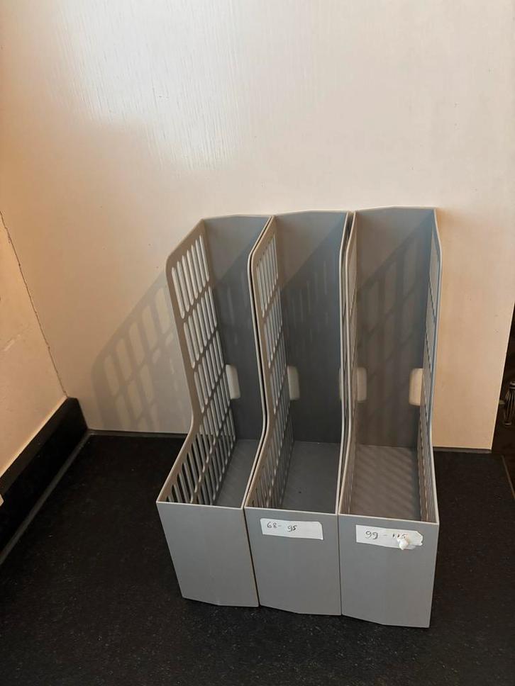 Grijze Opbergbakken / Tijdschriftenhouders, Huis en Inrichting, Woonaccessoires | Krantenbakken en Lectuurbakken, Gebruikt, Ophalen of Verzenden