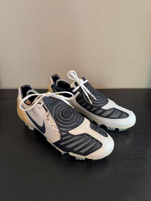 Nike Total90 FG voetbalschoenen - Maat 42.5, Sport en Fitness, Voetbal, Nieuw, Schoenen, Verzenden