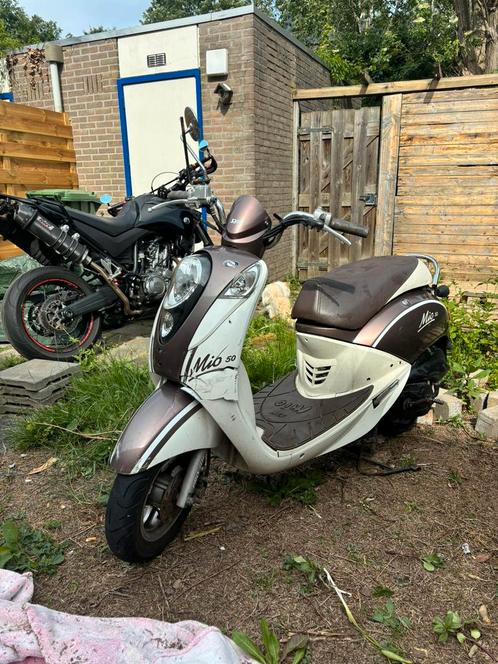 Sym mio 50 met valschade, Fietsen en Brommers, Scooters | SYM, Gebruikt, Mio, Ophalen