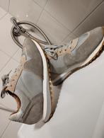 Closed sneakers maat 40, Kleding | Dames, Ophalen of Verzenden, Zo goed als nieuw, Grijs, Sneakers of Gympen