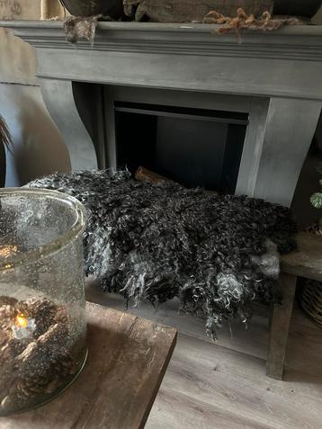 Gevilt krul schapenvacht grijs tinten beschikbaar voor biedingen