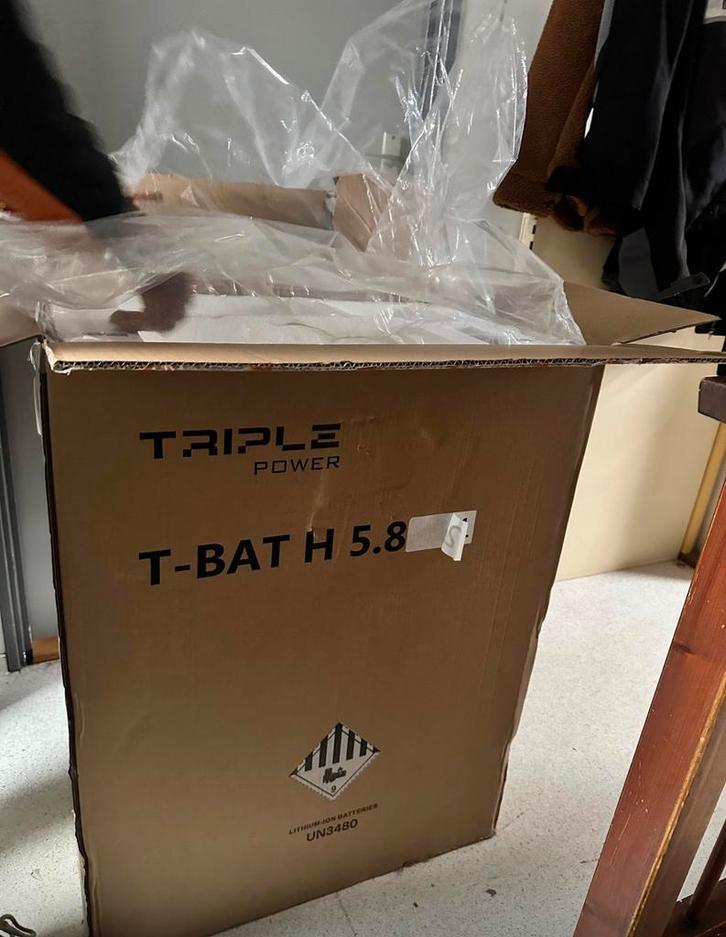 SOLAX omvormer + thuisbatterij 5.8kw, Computers en Software, Accu's en Batterijen, Zo goed als nieuw, Ophalen