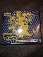 Pokémon Elite Trainer Box Surging Sparks, Ophalen of Verzenden, Nieuw, Boosterbox
