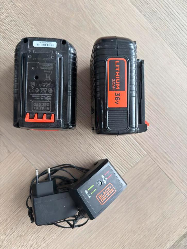 2x Black & Decker 36V Accu + Lader - Weinig Gebruikt, Doe-het-zelf en Verbouw, Gereedschap | Machine-onderdelen en Toebehoren