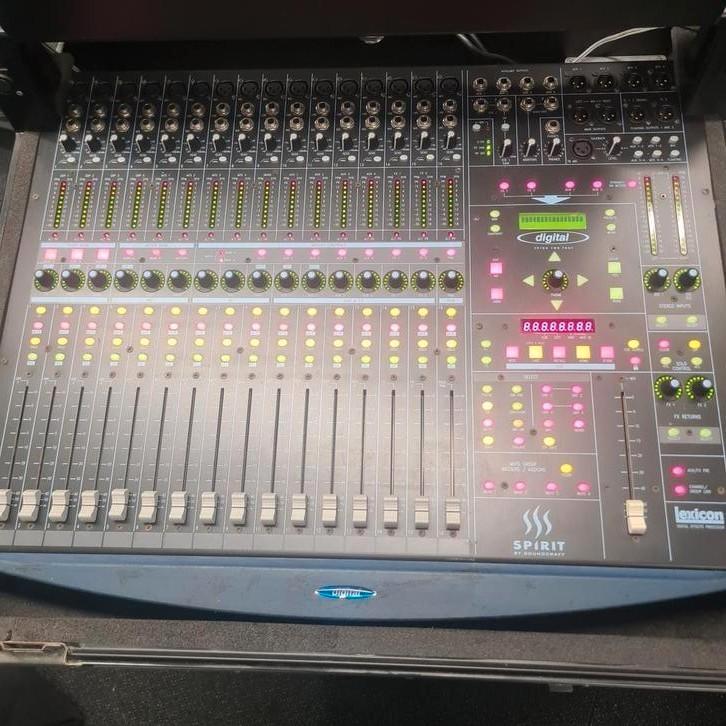 SOUNDCRAFT spirit 324 digitale mixer / mengpaneel, Muziek en Instrumenten, Mengpanelen, Zo goed als nieuw, 10 tot 20 kanalen, Ophalen of Verzenden