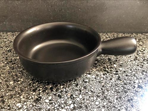 Kaasfondue pan keramiek zwart 1 ltr 2-4 pers. Nieuw, Huis en Inrichting, Keuken | Potten en Pannen, Ophalen