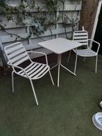 Leuke Tuintafel + 2 Tuinstoelen (Zandkleur) Metaal, Ophalen, Zo goed als nieuw