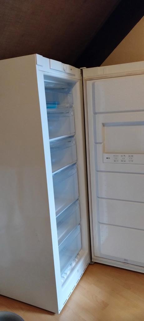 Bosch Vrieskast, Witgoed en Apparatuur, Vriezers en Diepvrieskisten, Zo goed als nieuw, Vrijstaand, Vrieskast, 140 tot 160 cm