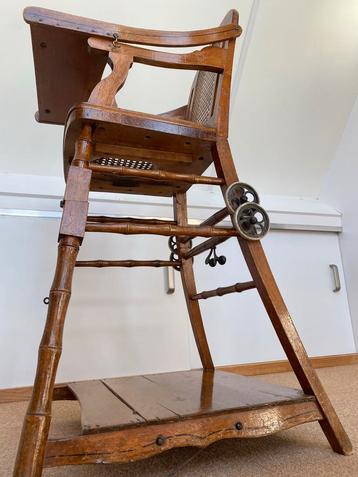 Antieke Houten kinderstoel beschikbaar voor biedingen