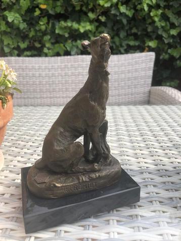 brons honden windhond greyhound galgo beeld  beschikbaar voor biedingen