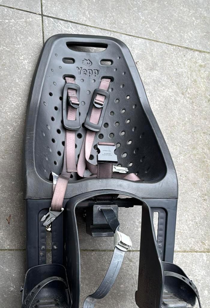 Yepp achterzitje zwart, Fietsen en Brommers, Fietsaccessoires | Fietsstoeltjes, Zo goed als nieuw, Ophalen of Verzenden