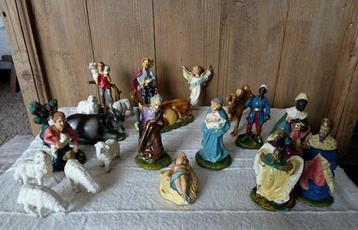 Kerstgroep met mini beeldjes beschikbaar voor biedingen