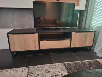Tv meubel beschikbaar voor biedingen