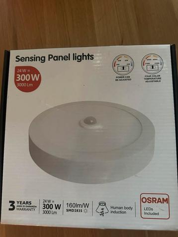 Nieuw in doos lamp met bewegingssensor en schemer. beschikbaar voor biedingen