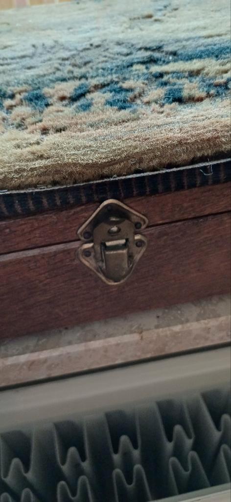 Antieke Voetenstoof met Koperen Kruik, Antiek en Kunst, Antiek | Overige Antiek, Ophalen of Verzenden