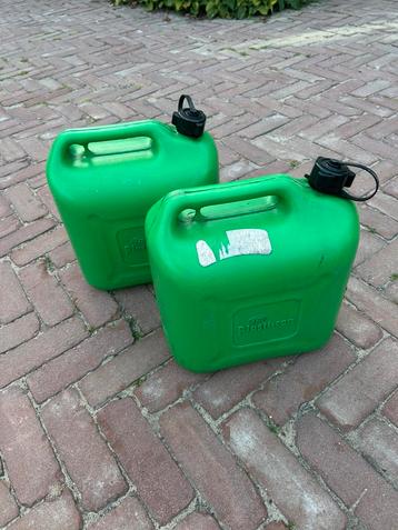 2x 10 liter jerrycan bell (gebruikt voor benzine) beschikbaar voor biedingen