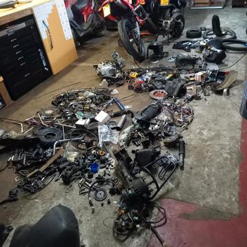 Onderdelen van alles wat.  beschikbaar voor biedingen