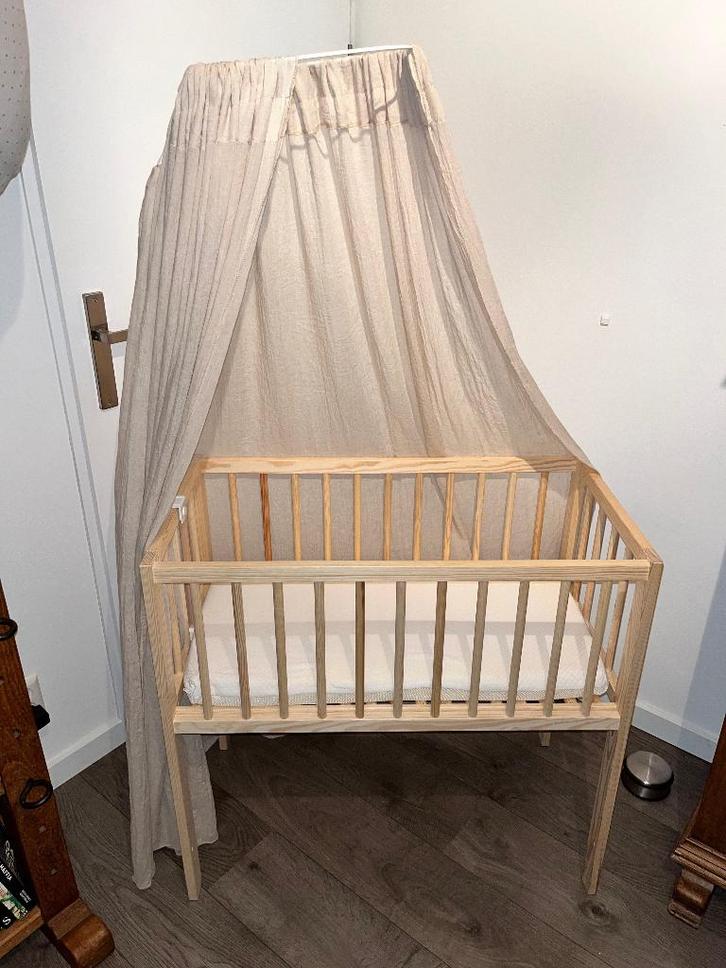 Co sleeper wieg met sluier,piekstok en wiegmatras, Kinderen en Baby's, Babywiegjes en Ledikanten, Zo goed als nieuw, Wieg, Ophalen