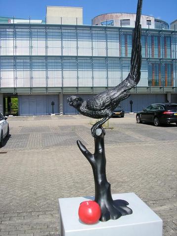 BEELD PAPEGAAI  *** GROOT EN ZWAAR METALEN BEELD *** beschikbaar voor biedingen