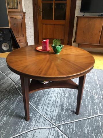 Te koop Ronde Salon Tafel beschikbaar voor biedingen