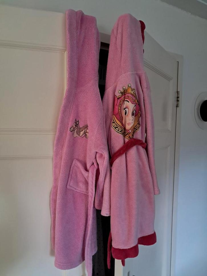 2 Badjassen Maat 128 - Paard & Efteling, Kinderen en Baby's, Kinderkleding | Overige, Zo goed als nieuw, Meisje, Ophalen of Verzenden