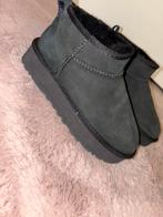 Ugg mini 39, UGG, Zwart, Ophalen of Verzenden, Zo goed als nieuw