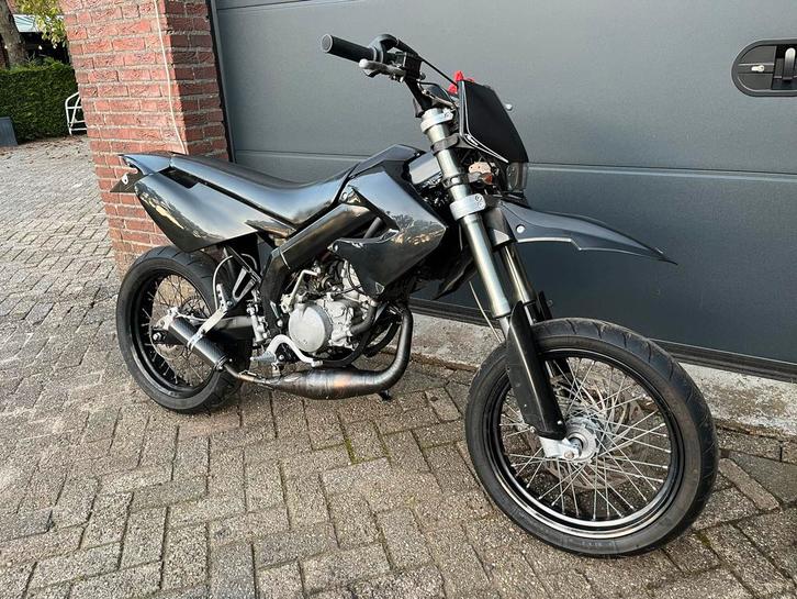 Derbi Senda | 2006 | Geel kenteken | Malossi MHR Team 7T |, Fietsen en Brommers, Brommers | Derbi, Gebruikt, Maximaal 45 km/u